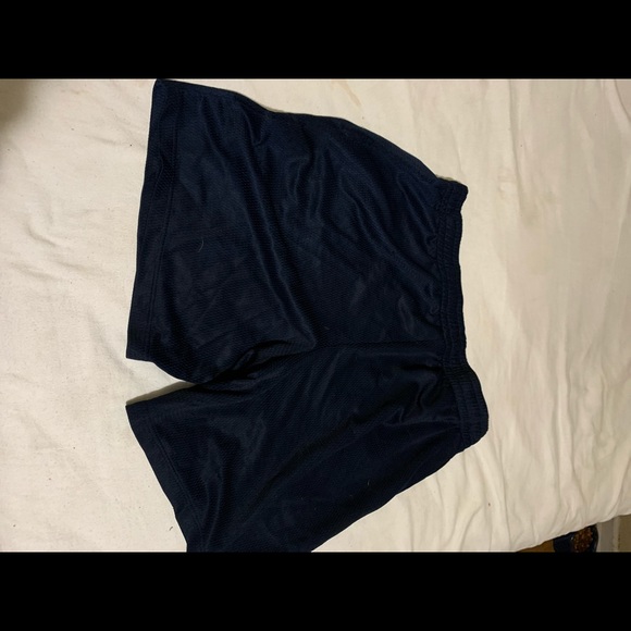 I Am selling 6 pairs of gym shorts. - Picture 6 of 12